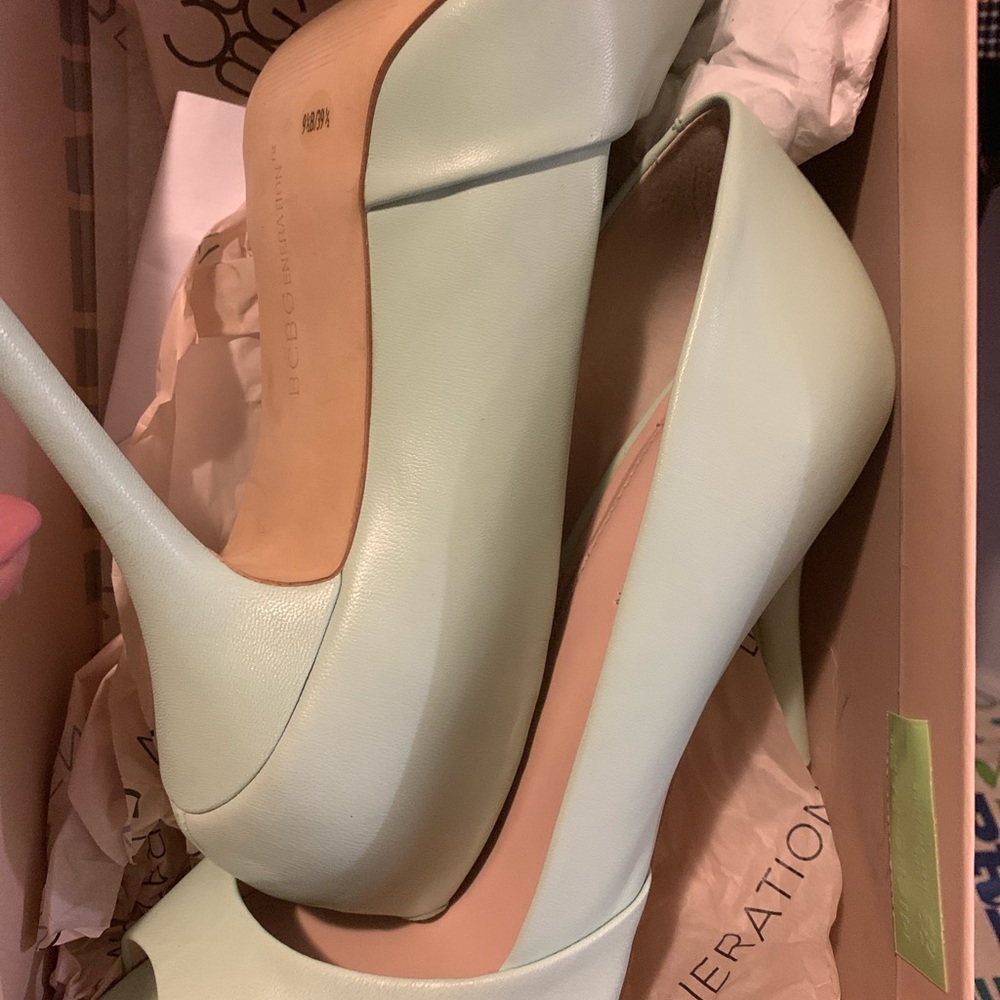 Heels - Picture 3 of 7